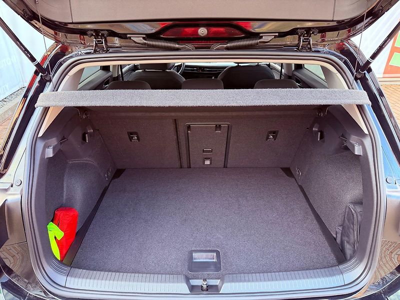 Volkswagen Golf 1.5 TSi Life, ČR, 1.Maj - fotka 10 z 33