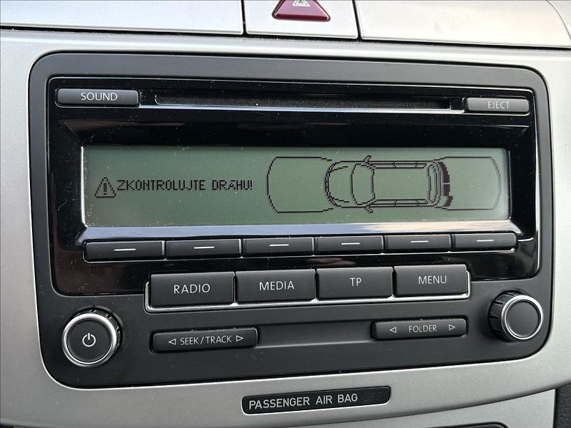 Volkswagen Passat 1,4 TSi 90kW,PDC,Výhřev,OrigKm - fotka 14 z 29