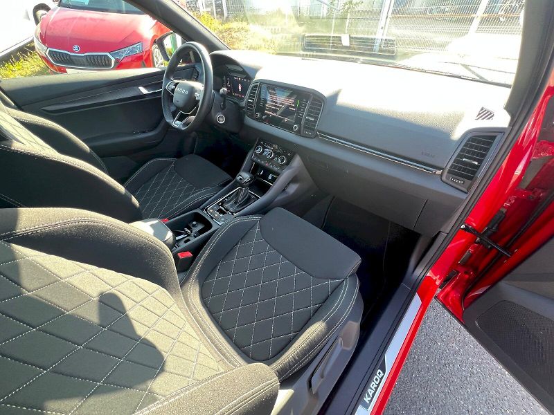 Škoda Karoq (2025) Sportline 1.5TSi 7°automatická - fotka 19 z 31