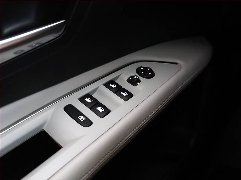 Peugeot 3008 (2017) 1.6 BlueHDi, Automat - fotka 19 z 19