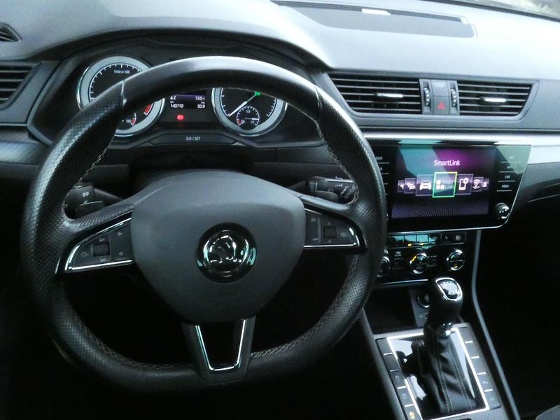 Škoda Superb Combi Sportline 2.0 TDI 4x4 DS - fotka 17 z 30