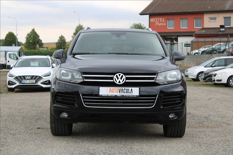 Volkswagen Touareg 3,0 TDi  4 x 4, AUTOMAT, DPH - fotka 2 z 40