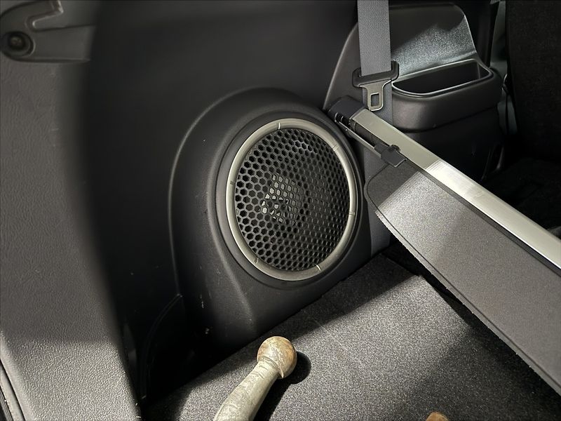 Mitsubishi Outlander 2,3   DI-D 4X4 7MÍST SPORT TZ - fotka 28 z 39