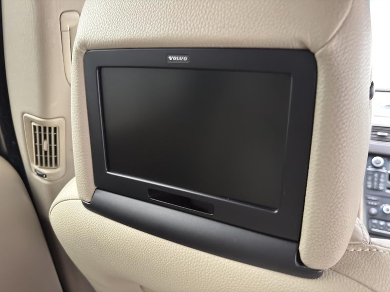 Volvo XC90 D5 AWD SUMMUM AUT CZ  - fotka 27 z 41