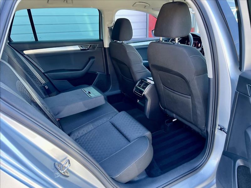 Škoda Superb 2,0 TDI DSG VIRTUAL ACC ZÁRUKA - fotka 17 z 48
