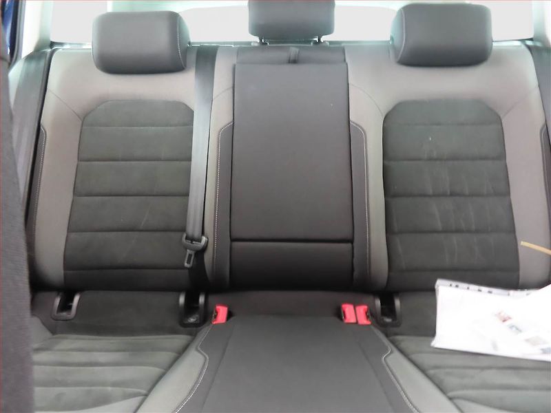 Volkswagen Golf (2018) Highline 2.0 TDI, Serv.kniha - fotka 10 z 21