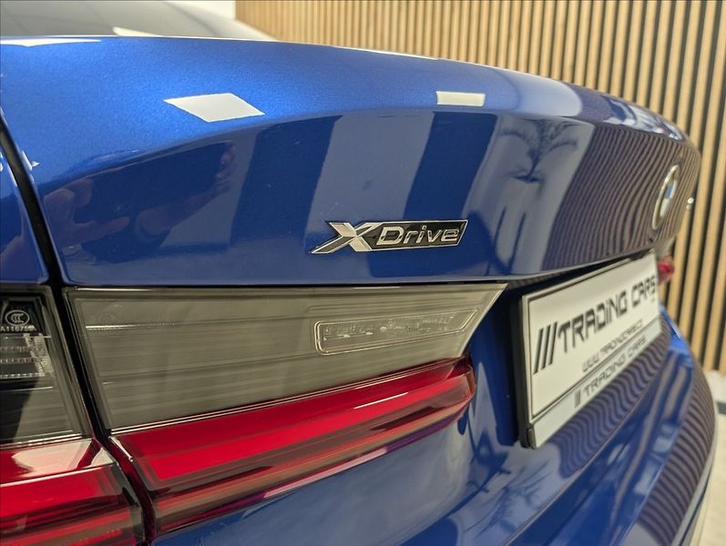 BMW Řada 3 320 i xDrive - fotka 8 z 31