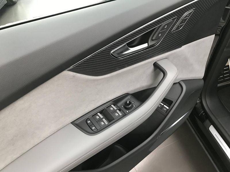 Audi Q8 (2025) SUV 60 Quattro 8TT 3,0TFSIe - fotka 16 z 20
