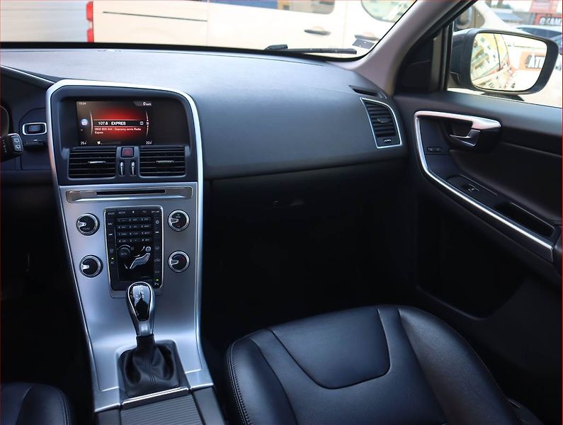 Volvo XC60 (2017) D3, Automat, Serv.kniha, Kůže - fotka 8 z 21