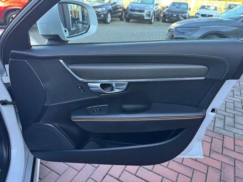 Volvo V90 (2018) 2.0D AWD Ocean Race LED - fotka 16 z 46