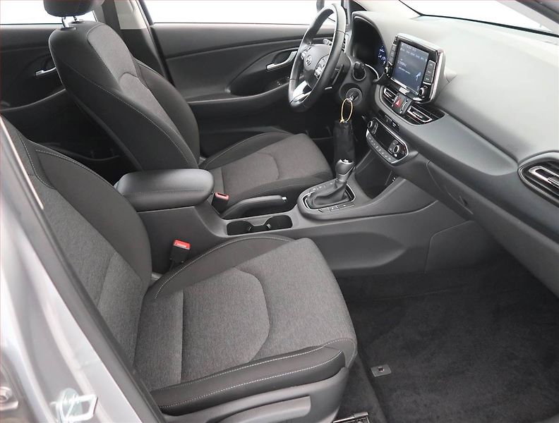 Hyundai i30 (2023) Smart 1.0 T-GDI - fotka 9 z 17
