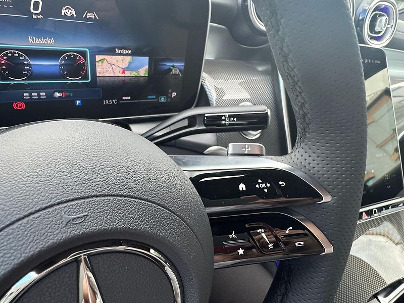 Mercedes-Benz GLC (2025) 220 d 4MATIC kupé - fotka 17 z 36