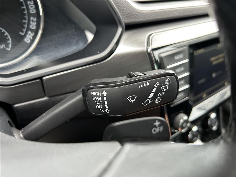 Škoda Superb 2,0 TDi DSG  BIXEN NAVI 1xMaji - fotka 24 z 50