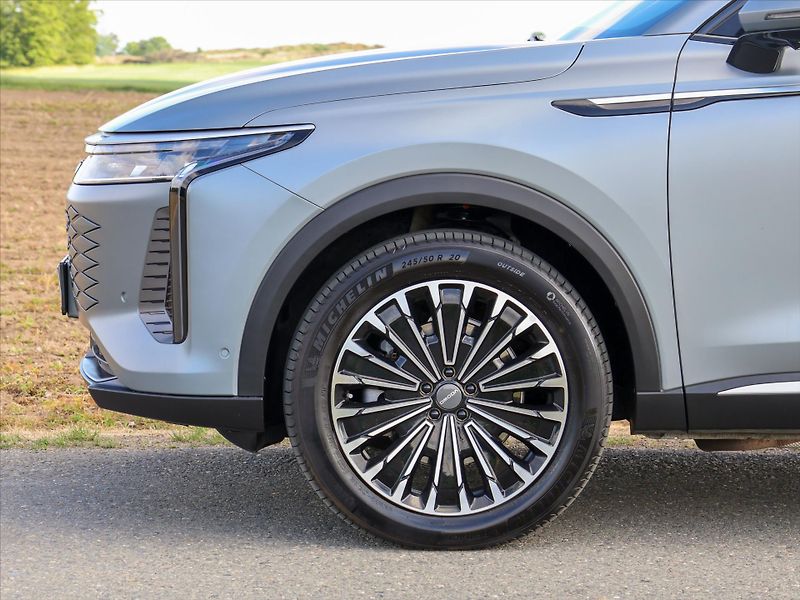 Omoda 9 1.5 Hybrid 395KW CZ 7 let záru - fotka 33 z 40