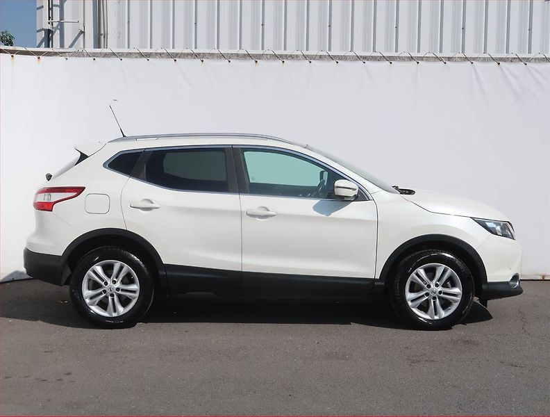 Nissan Qashqai (2015) 1.6 DIG-T, Serv.kniha, Navi - fotka 6 z 20