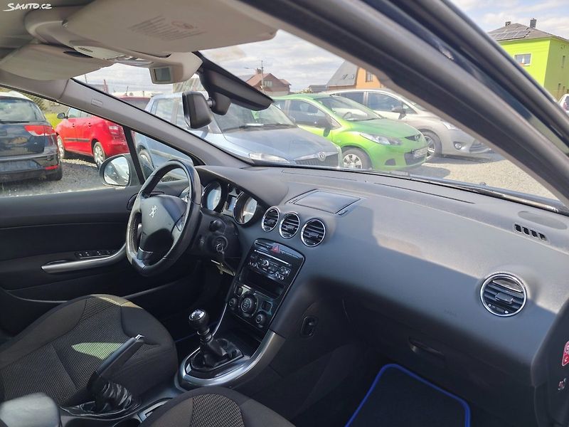 Peugeot 308 (2013) - fotka 24 z 40