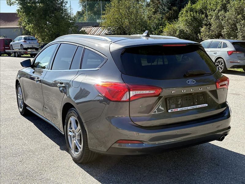 Ford Focus 1,5 TDCi88kW Led,Nav,Kamer,ACC - fotka 44 z 44
