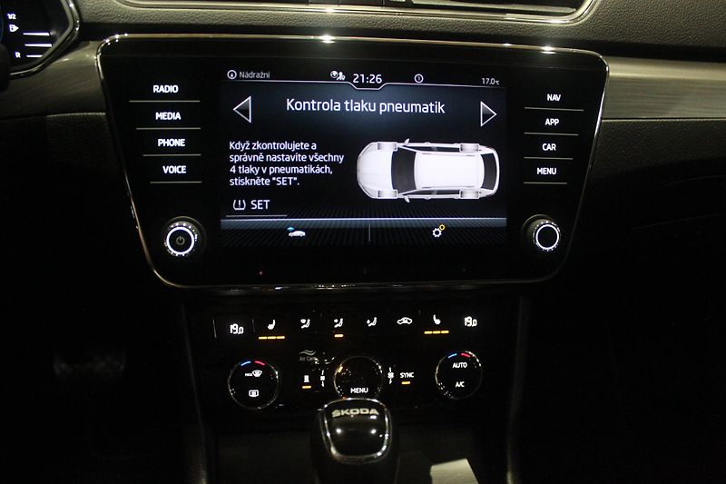 Škoda Superb (2023) 10kW,Tažné,Nez. topení,Matrix - fotka 24 z 30