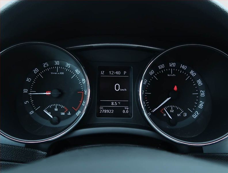 Škoda Superb (2014) Elegance 2.0 TDI, 4X4 - fotka 11 z 27