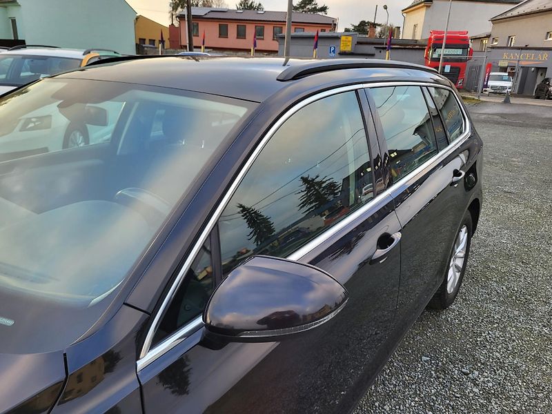 Volkswagen Passat 2.0 TDi 140kW DSG COMFORTLINE - fotka 39 z 49