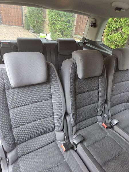 Volkswagen Touran (2011) Prodám VW Touran 2.0, 7 míst - fotka 10 z 21