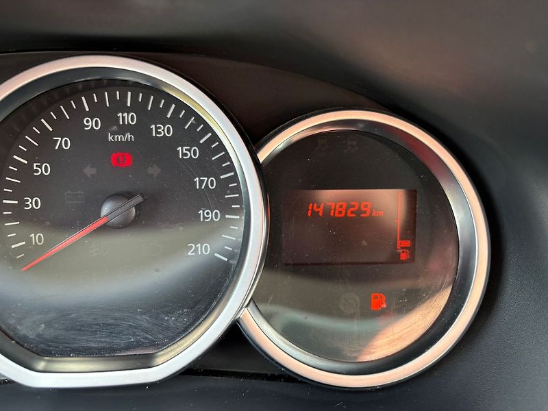 Dacia Logan 1.0, 54kW, Klima, Tažné - fotka 10 z 16