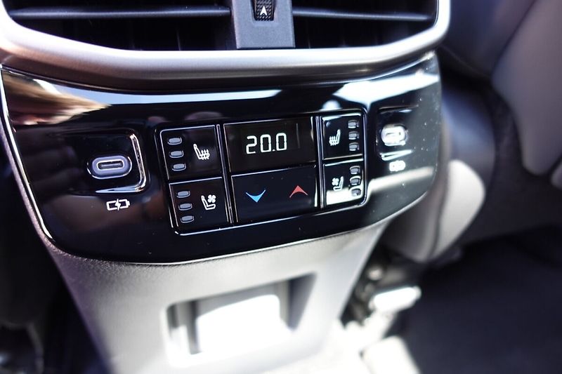 Lexus RX 450h plus RX450h+ Plug-in Luxury Panoram - fotka 30 z 43