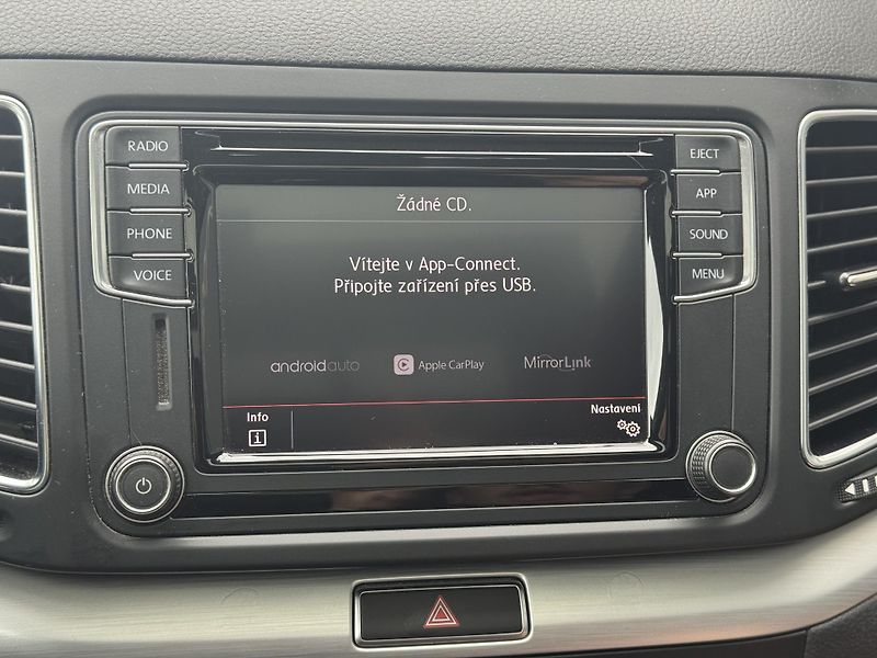 Volkswagen Sharan (2017) 2.0TDi 110kW 4M Highline 7míst - fotka 37 z 52