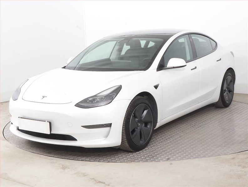 Tesla Model 3 (2021) Long Range 4WD 82kWh, SoH 85% - fotka 2 z 21