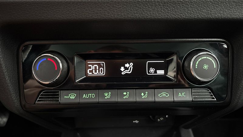 Škoda Fabia 1.0 TSI Ambition Combi Tour - fotka 13 z 24