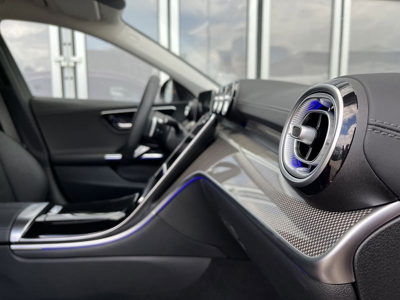 Mercedes-Benz Třídy C 300 e kombi AMG Line - fotka 18 z 21