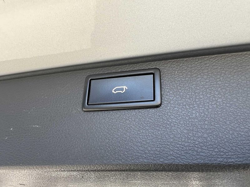 Volkswagen Multivan 2.0 BiTDi 150 kW HIGHLINE - fotka 14 z 23