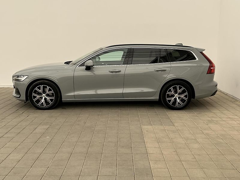 Volvo V60 2.0 B4 Core - fotka 3 z 29