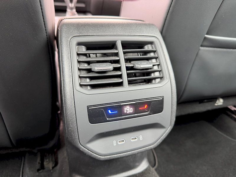 Cupra Formentor (2023) 1.5 TSI 110kW - fotka 27 z 35