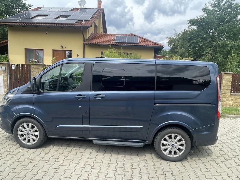 Ford Tourneo Custom (2018) - fotka 2 z 12