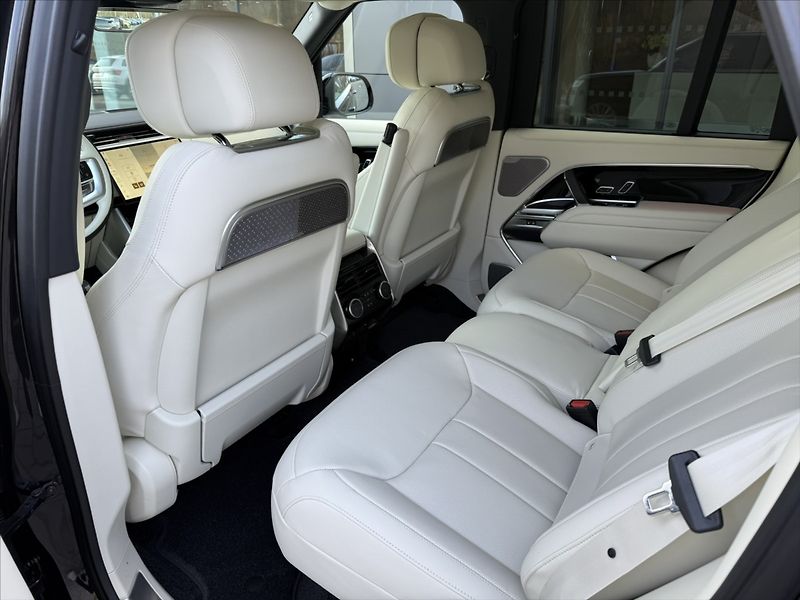 Land Rover Range Rover (2026) 4,4 AUTOBIOGRAPHY P530 - fotka 30 z 38