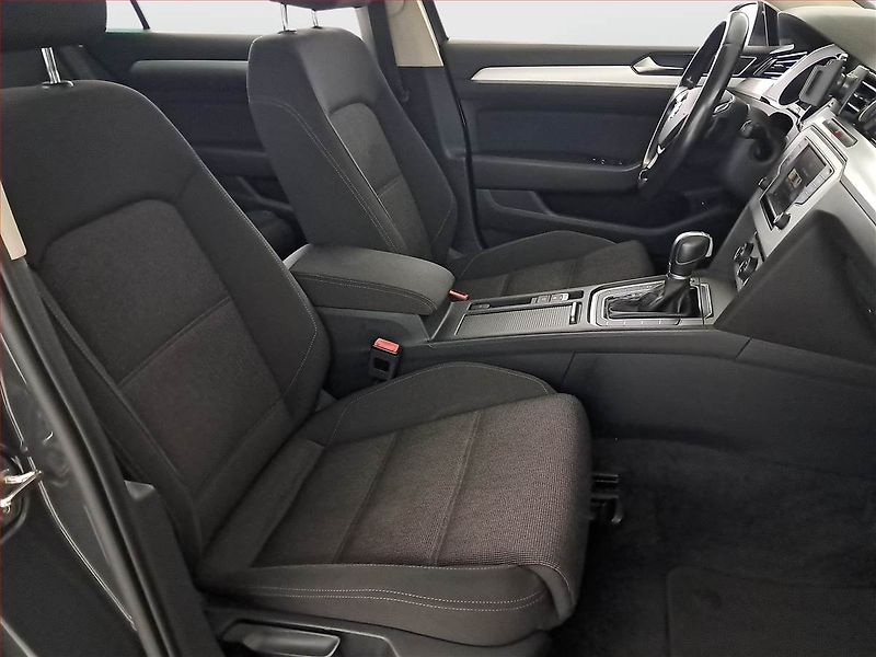 Volkswagen Passat (2015) Comfortline 2.0 TDI, Automat - fotka 9 z 18