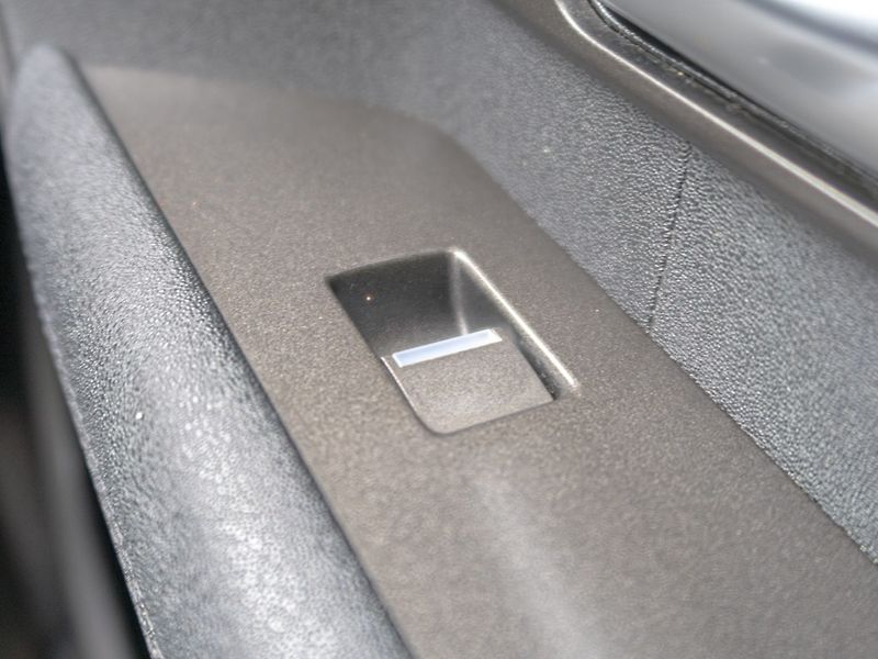 Land Rover Range Rover Evoque (2013) 2.2D 140KW 4x4 – MAT - fotka 34 z 51