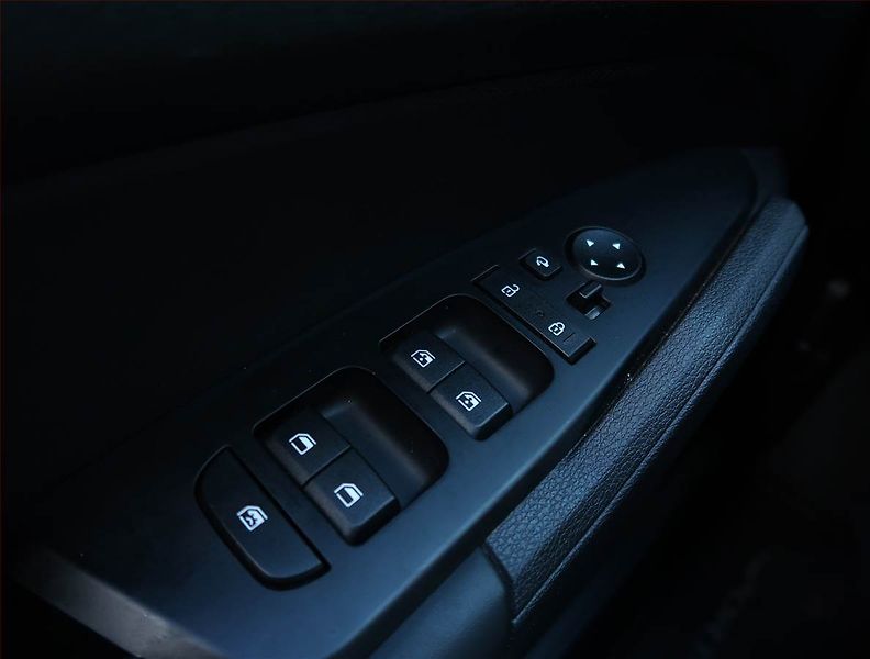 Kia Sportage (2022) 1.6 T-GDI - fotka 18 z 23