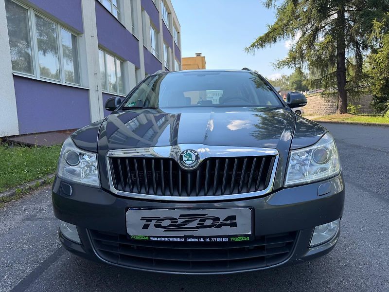 Škoda Octavia 2,0 TDi combi / servis.kn. / - fotka 6 z 37