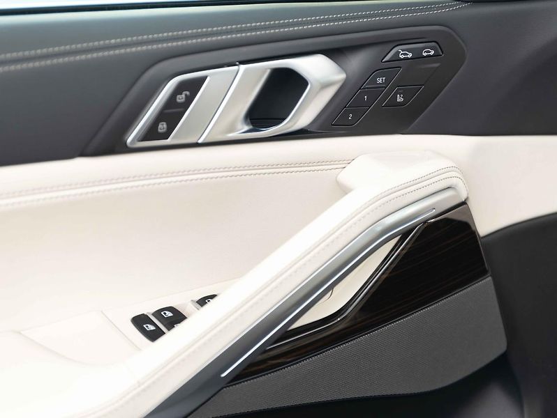 BMW X6 xDrive30d - fotka 17 z 24