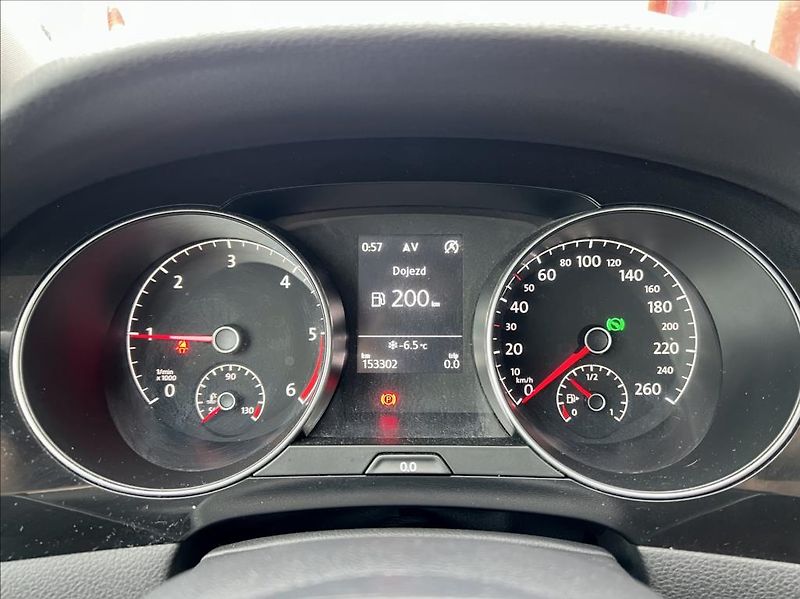 Volkswagen Golf Sportsvan 1,6 TDI DSG HIGHLINE PANORAMA - fotka 9 z 18