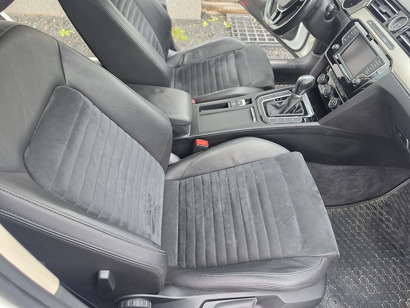 Volkswagen Passat 2.0 TDI DSG Night Paket  - fotka 15 z 24