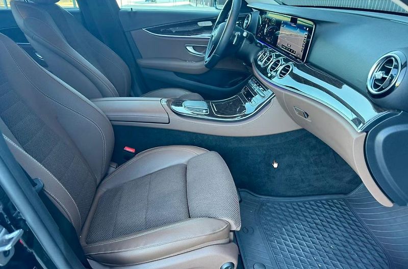 Mercedes-Benz Třídy E 220 d Avantgarde Kamera  - fotka 12 z 19