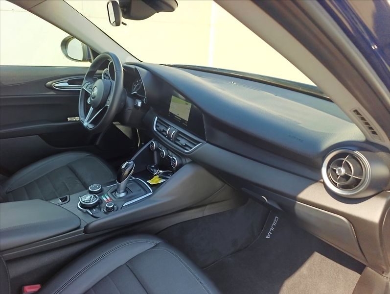 Alfa Romeo Giulia 2,2 JTD Automat Navi ,Tempomat - fotka 25 z 33