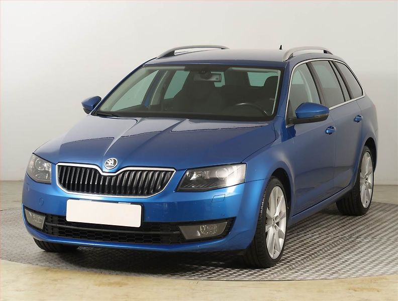 Škoda Octavia (2013) Elegance 1.4 TSI, Serv.kniha - fotka 2 z 19