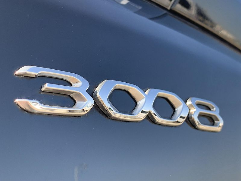 Peugeot 3008 ALLURE PACK 1.6 PHEV 165kW AT8 - fotka 23 z 29
