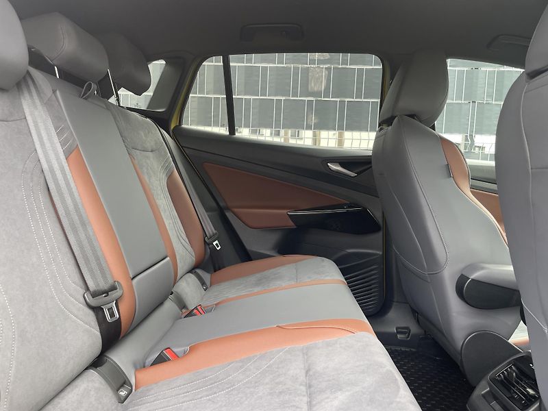 Volkswagen ID.4 (2020) 1.ST EDITION 150kW - 77kWh - fotka 13 z 26