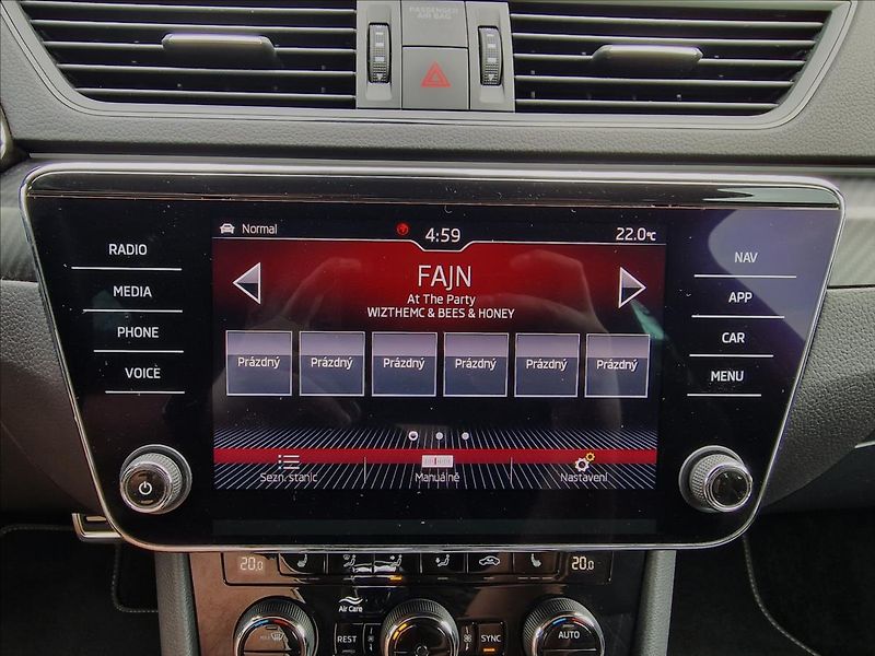 Škoda Superb 2.0TDI 140kW DSG SportLine ,ČR - fotka 29 z 50