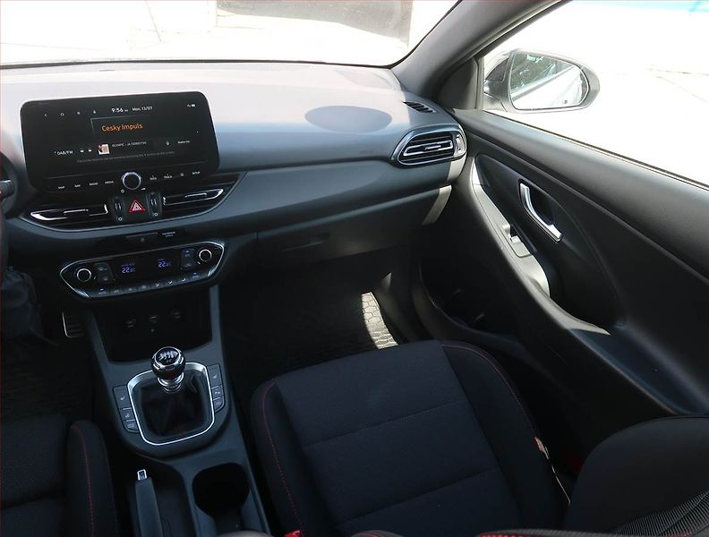 Hyundai i30 (2022) N-Line 1.5 T-GDI MHEV, ČR - fotka 8 z 21